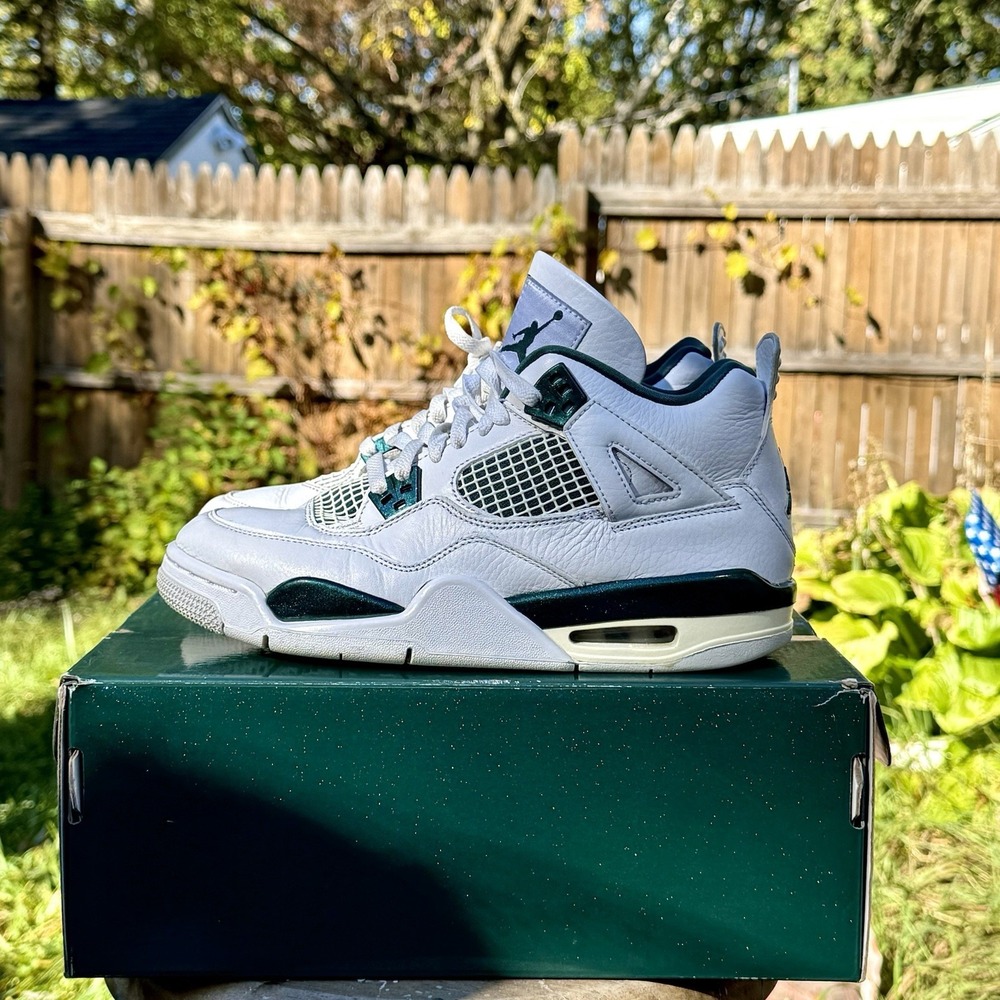 Air Jordan 4 Retro Oxidized Green Size 7Y With Original Box 100% Authentic.